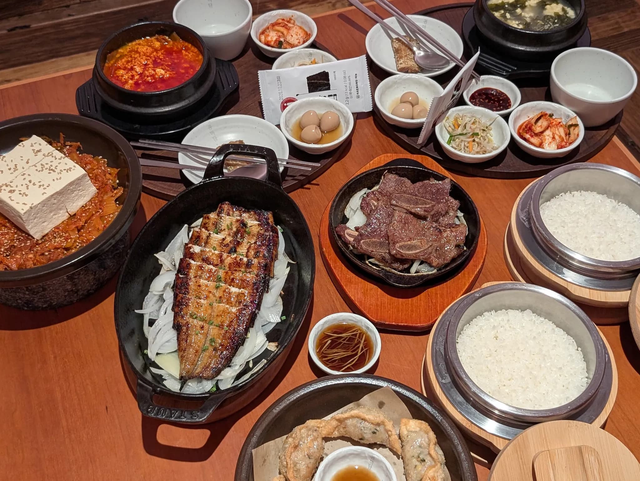 A Feast for a King: Handmade Tofu Stew and Charcoal-Grilled Meat at This Restaurant
